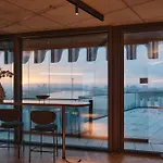 The Zipper Hotel Und Apartments