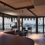 The Zipper Hotel Und Apartments